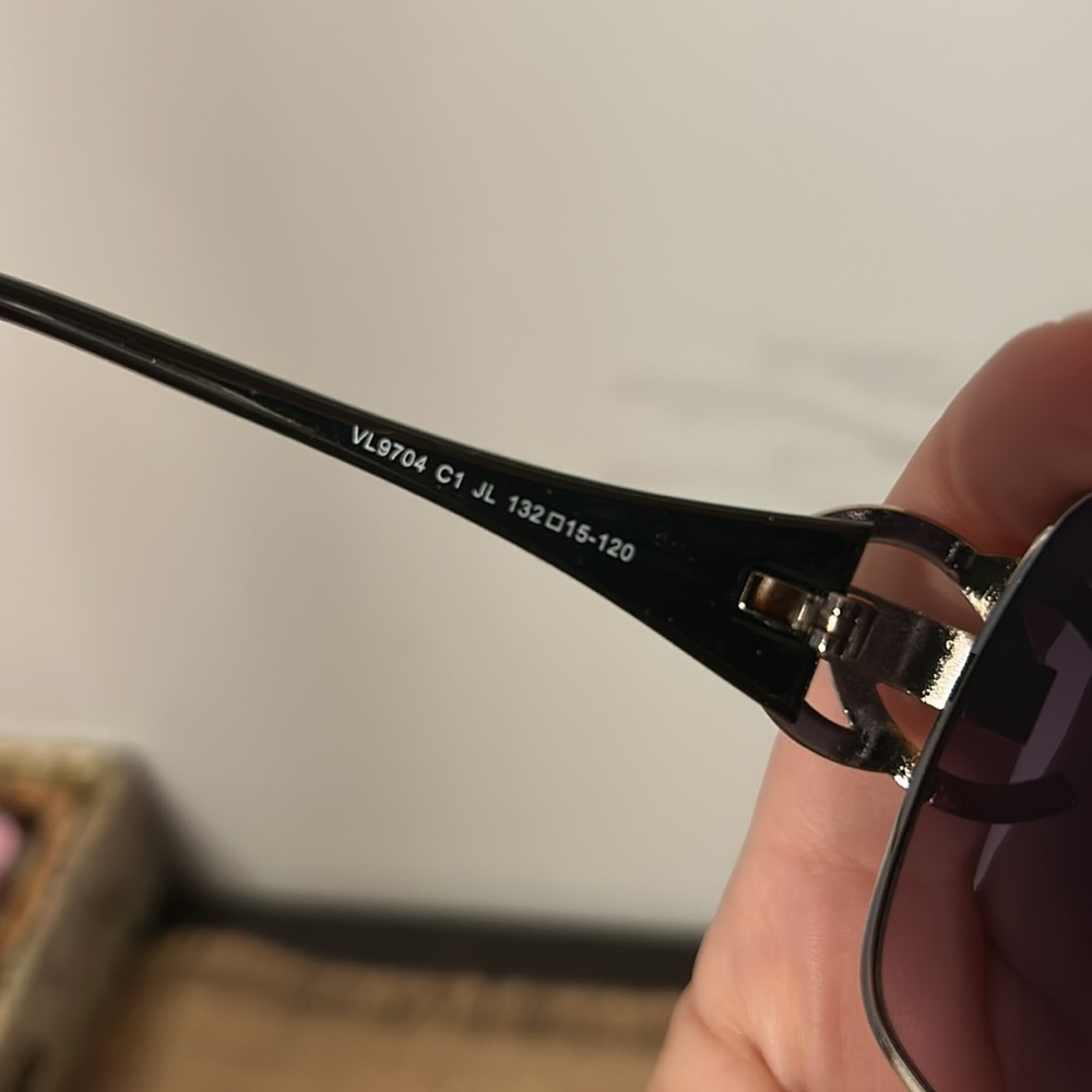[VANLINKER] Bejeweled Black Sunglasses With Case/Cloth - Picture 6 of 7